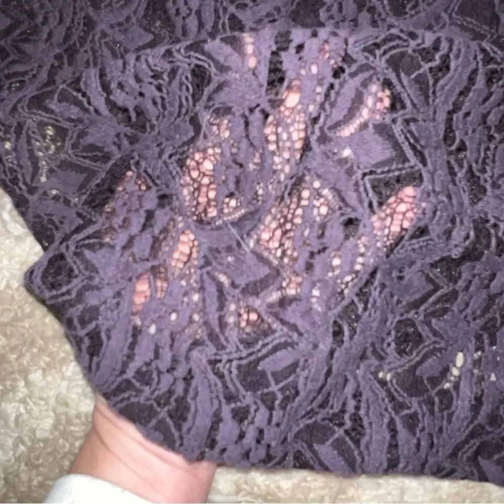Free People size M Elegant Lace Sleeveless Top - Purple